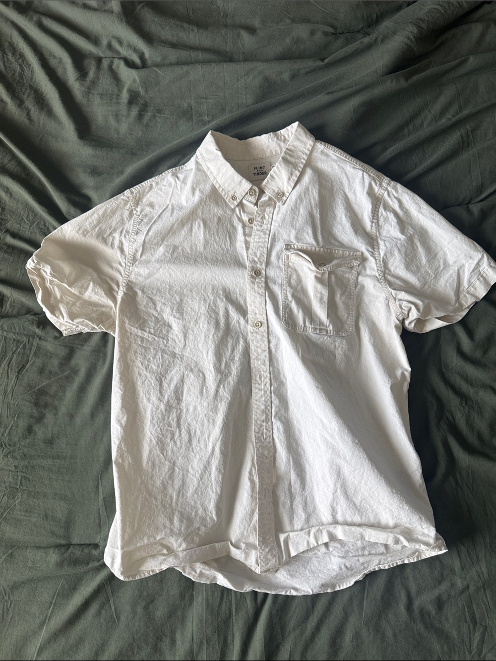 Men's White Short-Sleeve Button-Down Pocket Shirt